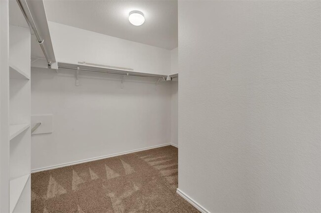 Building Photo - 6729 Horseshoe Pond Dr