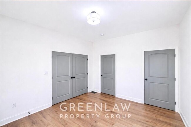 Building Photo - 830 Gaston St SW