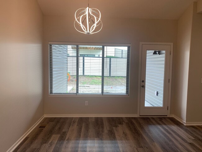 Building Photo - Brand new beautiful 3bed/3bath townhome