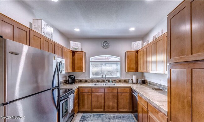 Building Photo - 7050 E Sunrise Dr