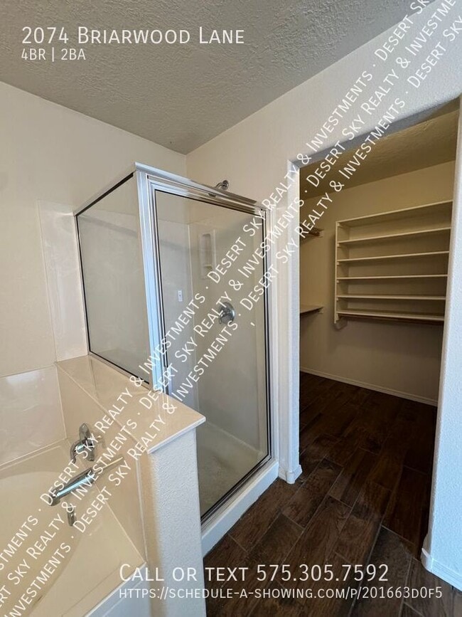 Building Photo - 2074 Briarwood Ln