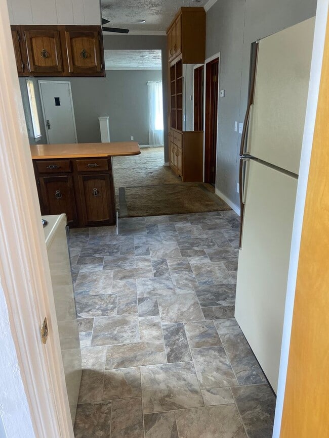 Building Photo - 2 bed 1 bath home in St Anthony