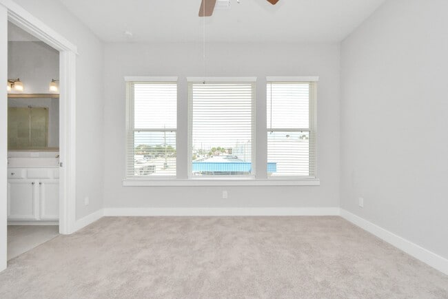Building Photo - 713 Strawberry Pines Ct