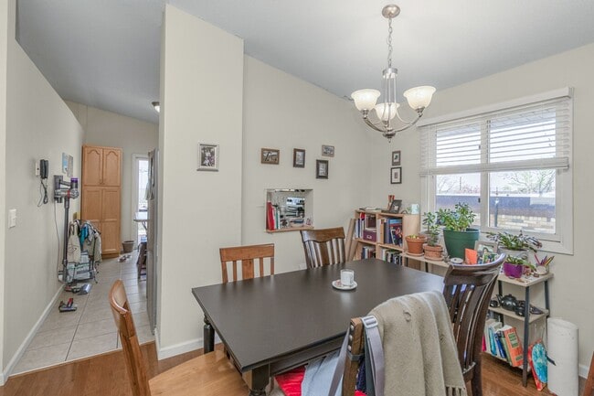Building Photo - 222 Virginia 3 bed 2 bath apartment in historic Cathedral Hill neighborhood
