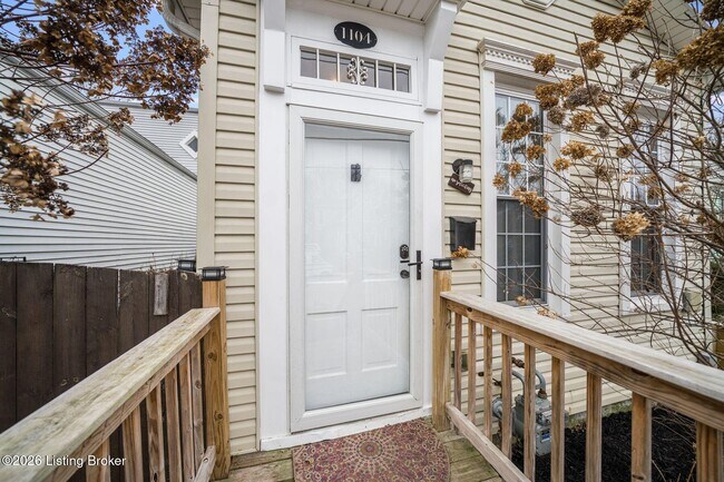 Building Photo - 1104 E St Catherine St