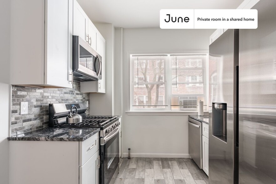 Building Photo - Private bedroom in 2 bed/1 bath Home