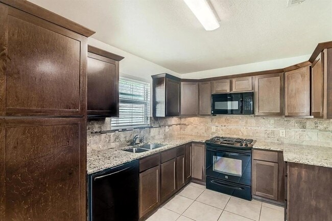 Building Photo - 1306 Wayne Dr