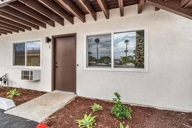 Building Photo - 428 W Los Angeles Dr