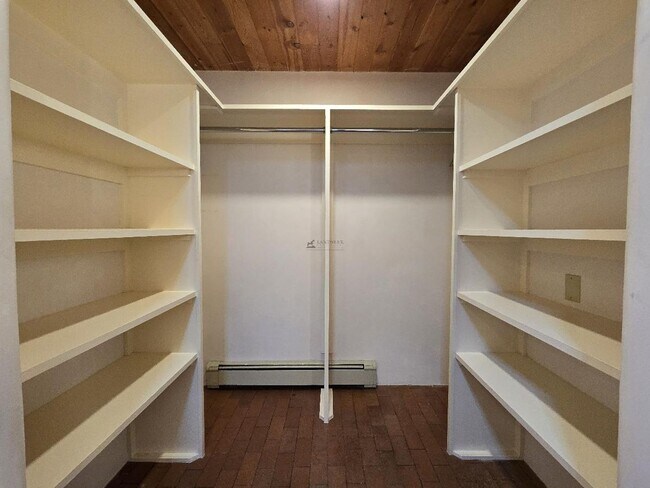 Building Photo - 133 Valley Dr