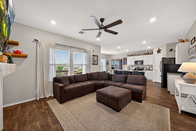 Building Photo - Energy-Efficient Applewood Home Near Lackland AFB - Realtor Commission: $500