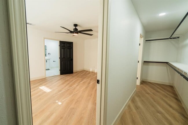 Building Photo - 1402 Bayou Shore Dr
