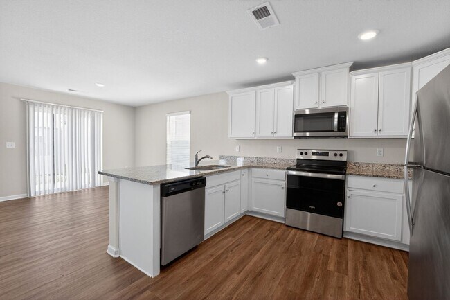 Building Photo - Spacious 4BR House in Charlotte