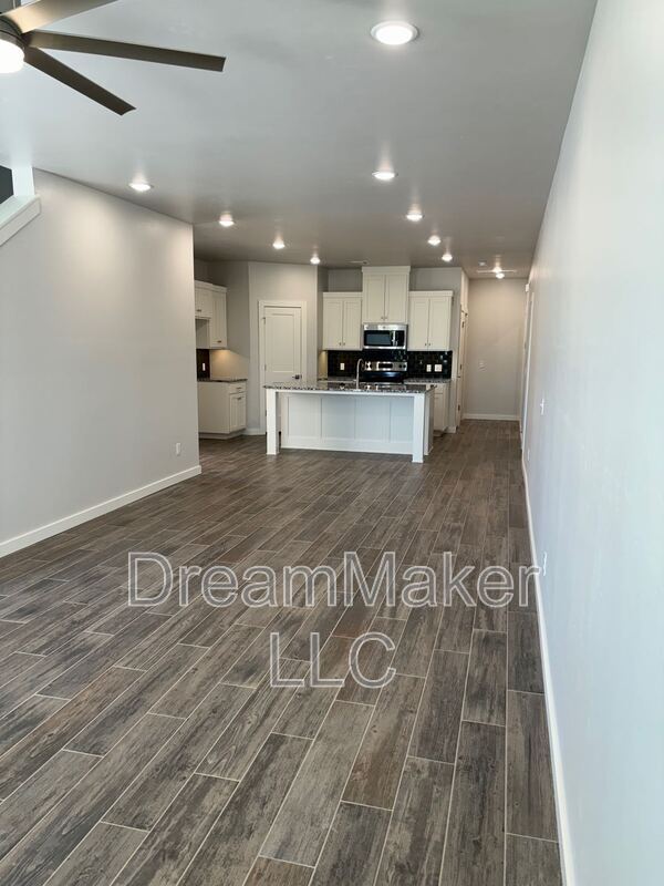 Building Photo - 909 Riva Pkwy