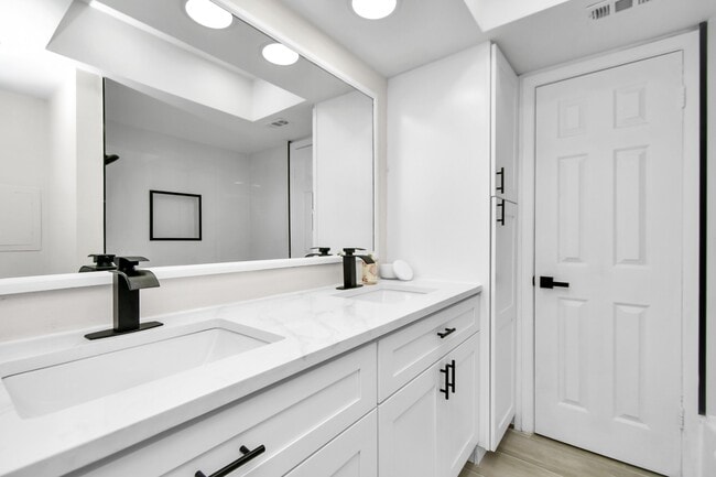 Building Photo - 25251 Bentley Glen Ln