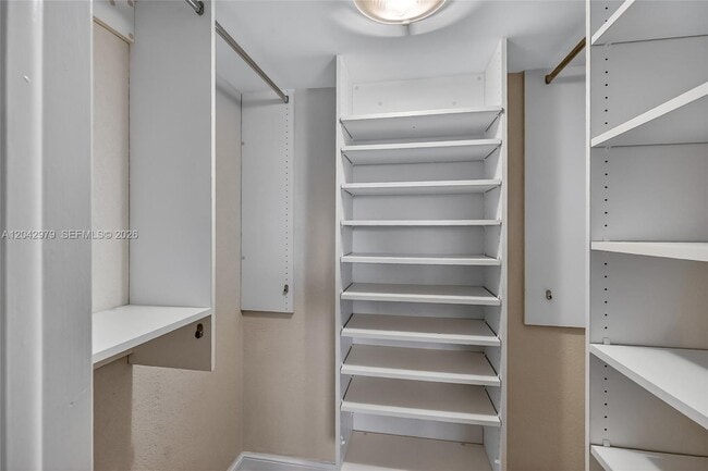 Building Photo - 4015 W Palm Aire Dr