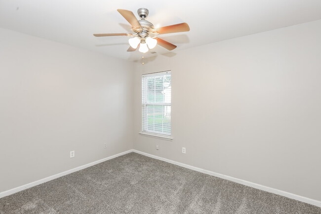 Building Photo - 5207 Hildreth Court