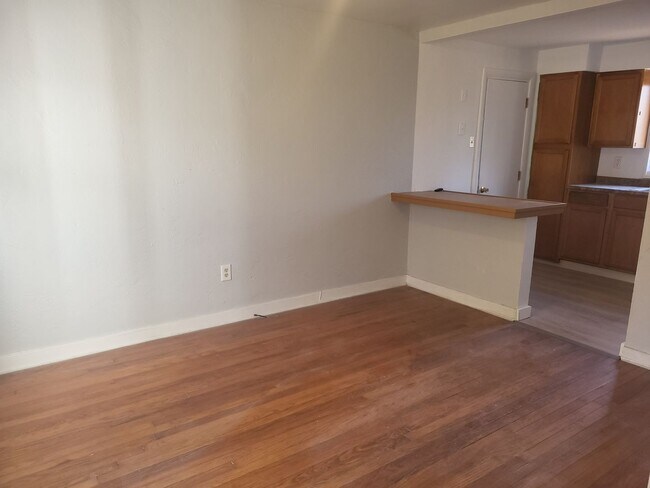Building Photo - 1541 Sylvan Terrace
