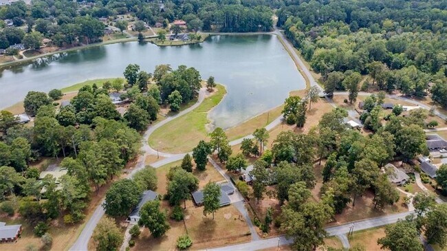 Building Photo - 608 N College Dr