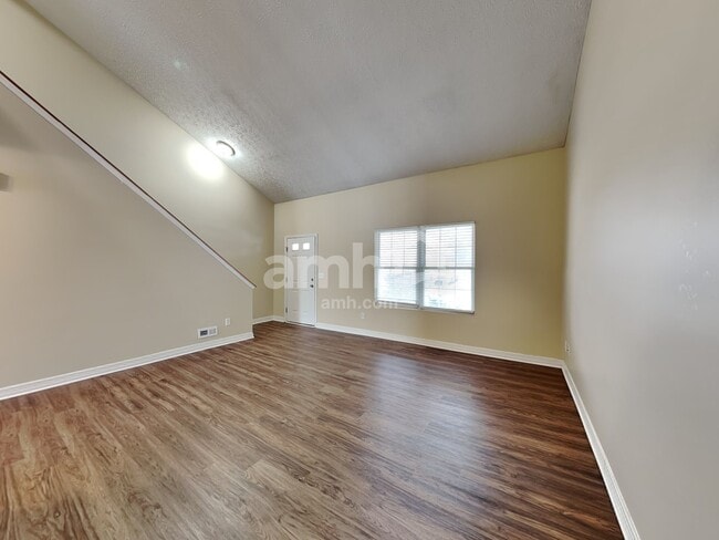 Building Photo - 82 Richard Ave