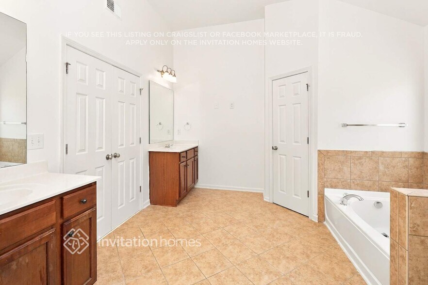 Building Photo - 4001 Sedgewick Rd