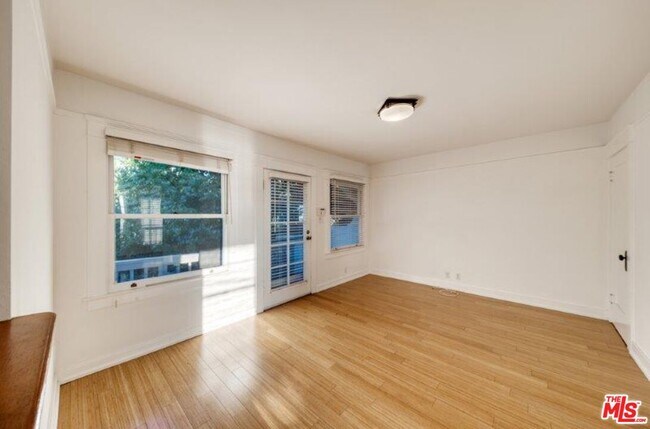 Building Photo - 3008 3rd St