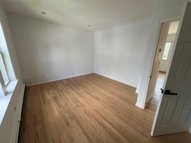 Building Photo - 339 Midland Ave