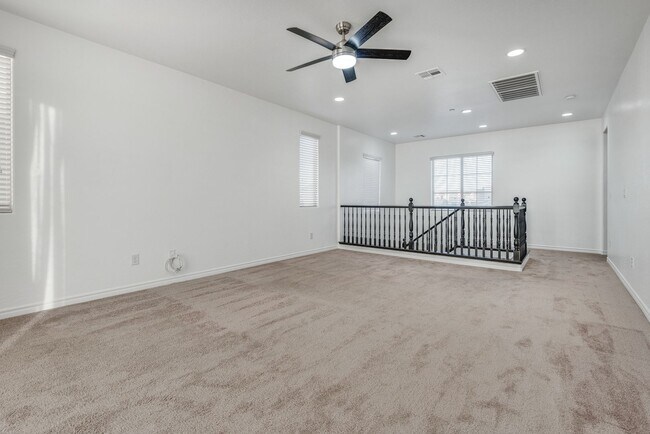 Building Photo - Welcome to your dream home located in the prestigious guard-gated community of Tuscany in Henderson!