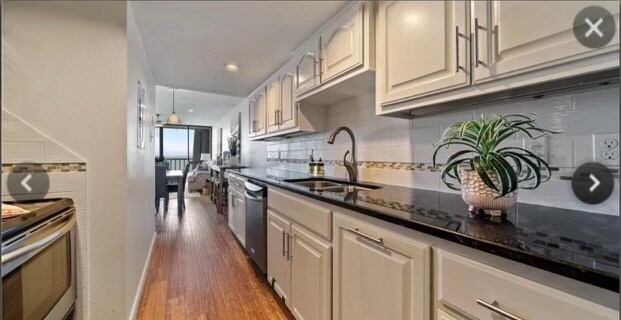 Building Photo - 4334 Ocean Dr