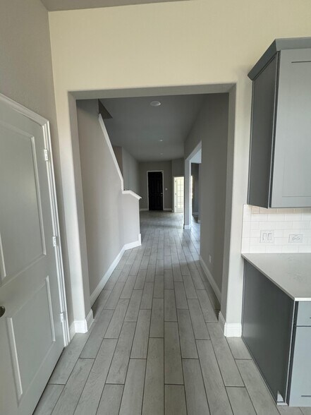 Building Photo - 500 Hoot Owl Hl