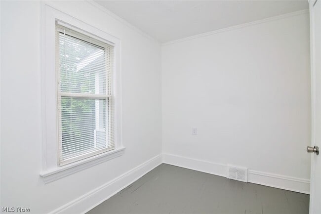 Building Photo - 3369 E 139th St
