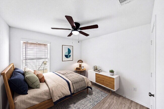 Building Photo - UP TO 1 MONTH FREE RENT!!! No Stairs, No Carpet, No Compromises.