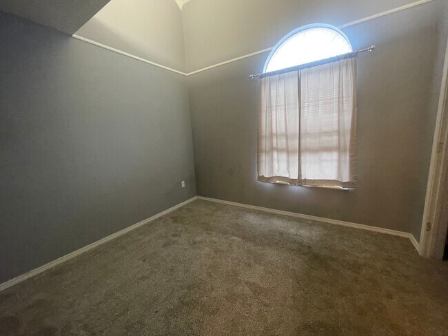 Building Photo - 2 Bedroom 2 Bath loft Apartment in Branson MO