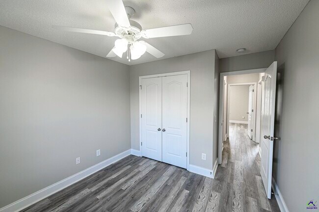 Building Photo - 307 Nile Ln