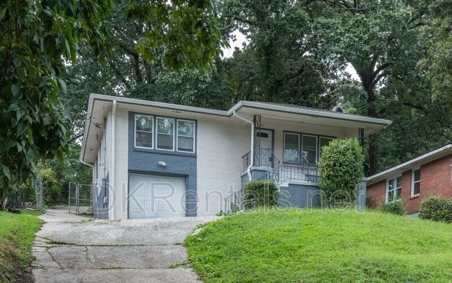 Primary Photo - 257 Barfield Ave SW