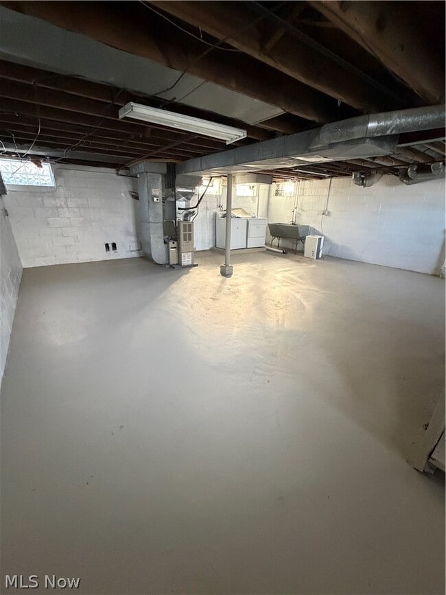 Building Photo - 143 Clifton Dr