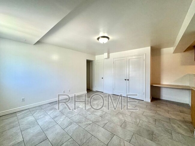 Building Photo - 288 E 10th Ave