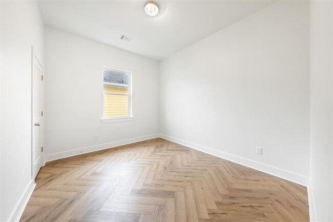 Building Photo - 23107 Miramar Dr