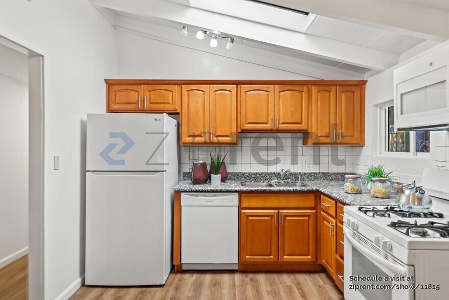 Building Photo - Unit