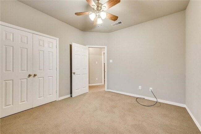 Building Photo - 2016 Deer Path Ct