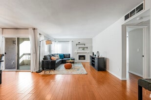 Building Photo - 6747 Friars Rd