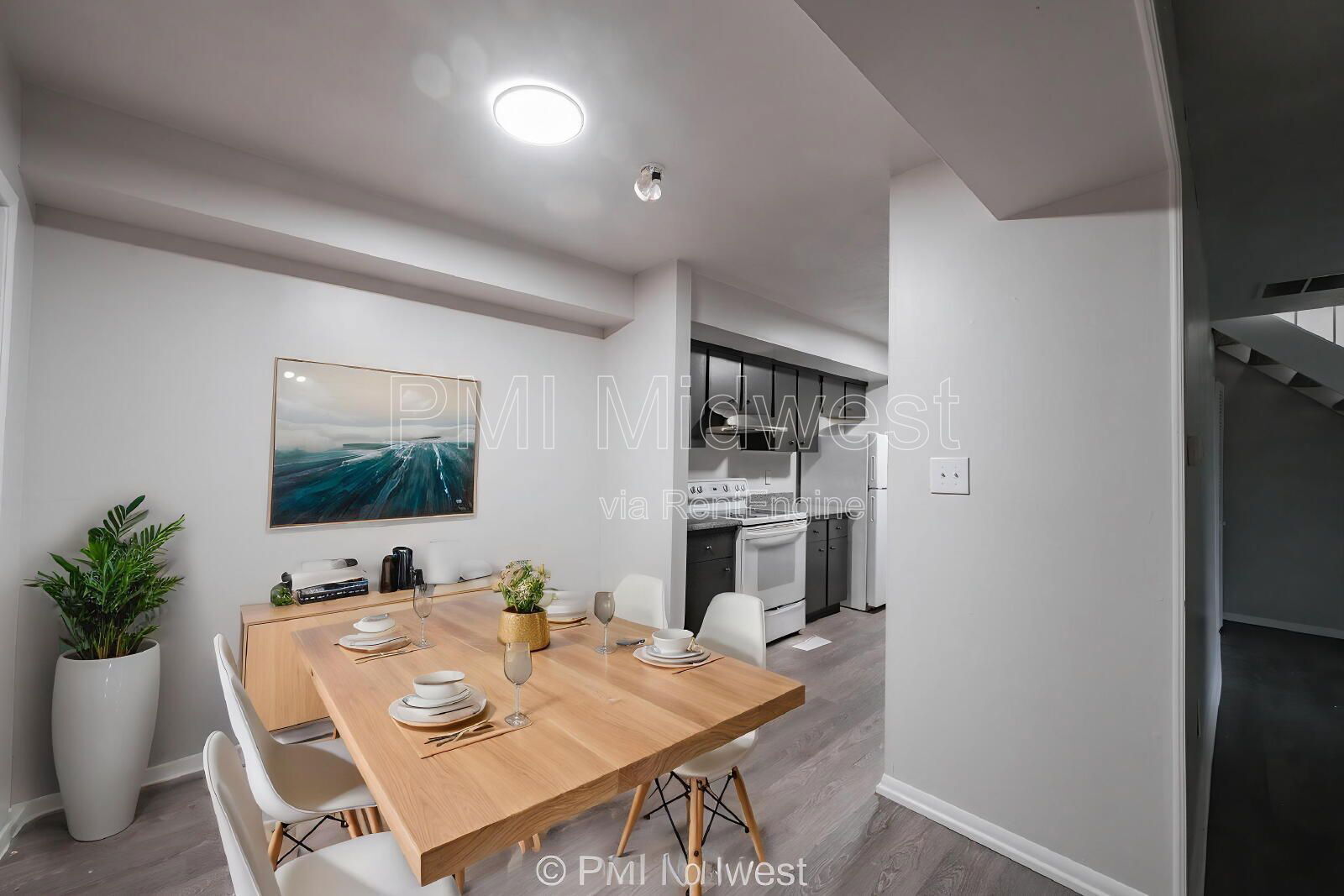 Building Photo - 6920 Chrysler St