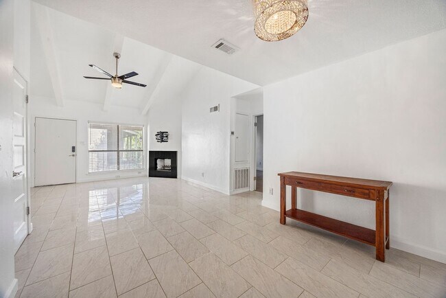Building Photo - 5711 Sugar Hill Dr