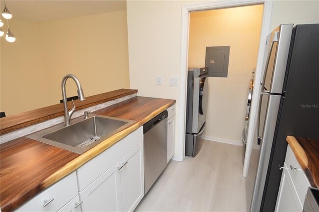 Building Photo - 10263 Gandy Blvd N