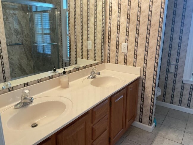 Building Photo - 3650 Farmington Pl