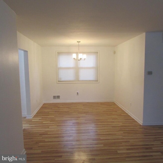 Building Photo - 2700 Sulgrave Ave