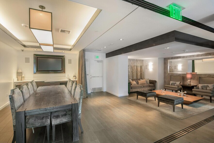 Building Photo - 690 Long Bridge St