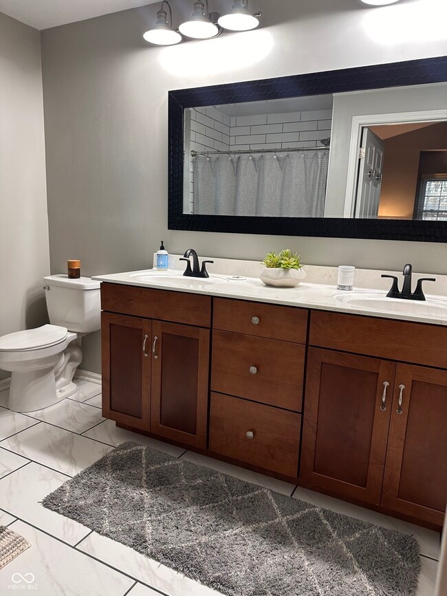 Building Photo - 9209 N Park Ave