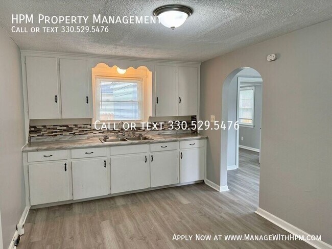 Building Photo - 701 Rainbow Dr
