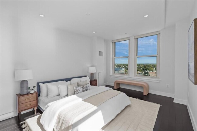 Building Photo - 1 W Exchange St