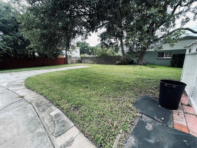 Building Photo - 1039 S Frankland Rd